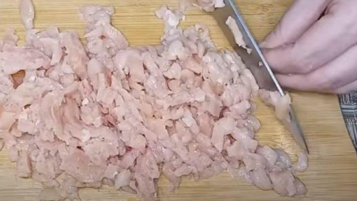 З одної курячої грудки готую цілу гору котлет