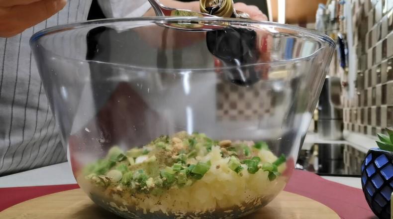 Начинка з картоплі та жменьки фаршу. Ці коржі хочеться готувати знову і знову