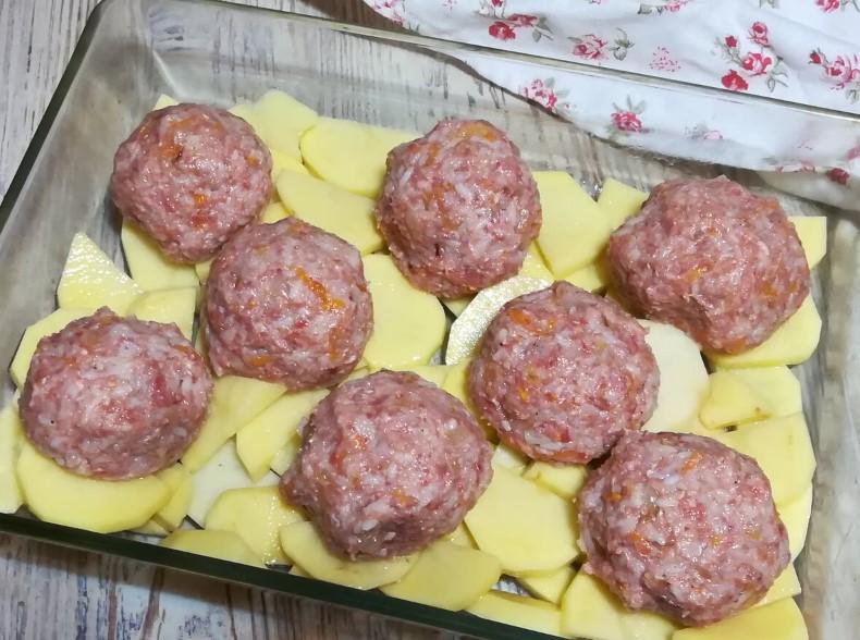 Найсмачніша вечеря з картоплі та фаршу в духовці