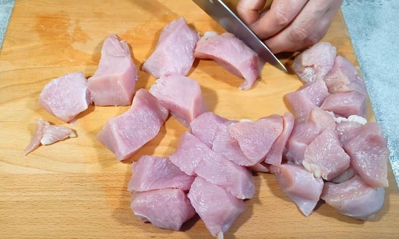 Шалено пряний гуляш з курячого філе з вершками