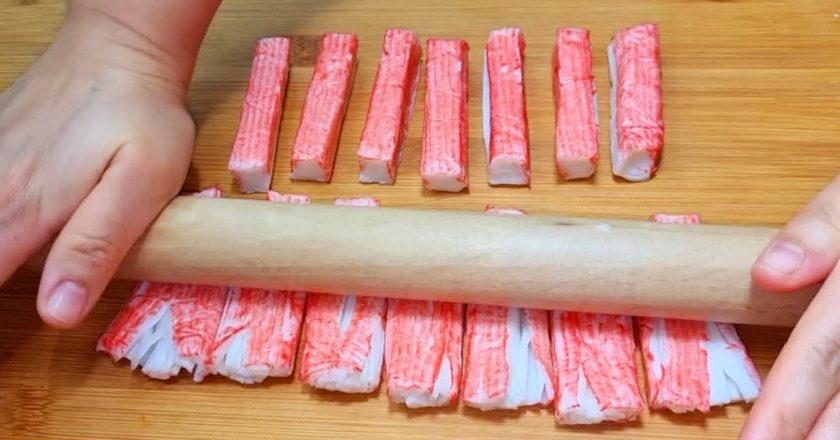 Салат з крабовими паличками та помідорами