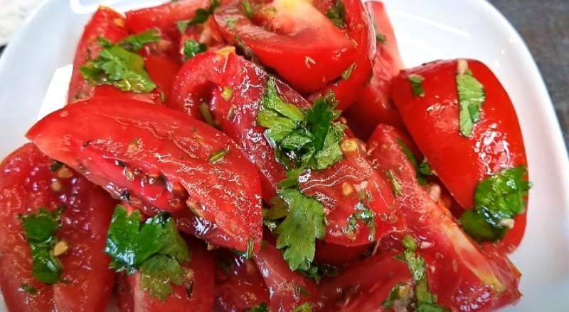 Смачна закуска з помідорів, легке і швидке приготування