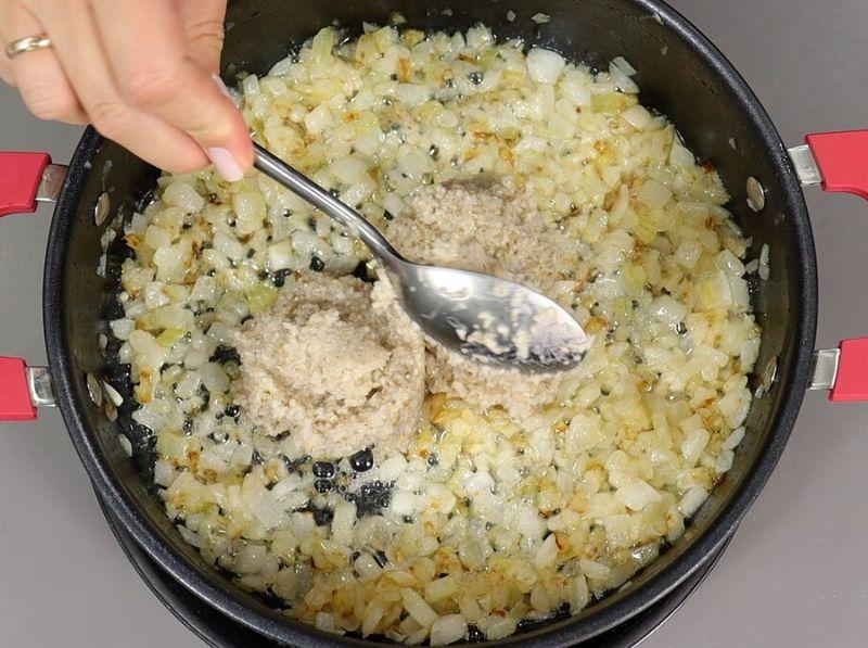 Останнім часом купую ячну крупу пачками: показую, як незвичайно готую її на сковороді