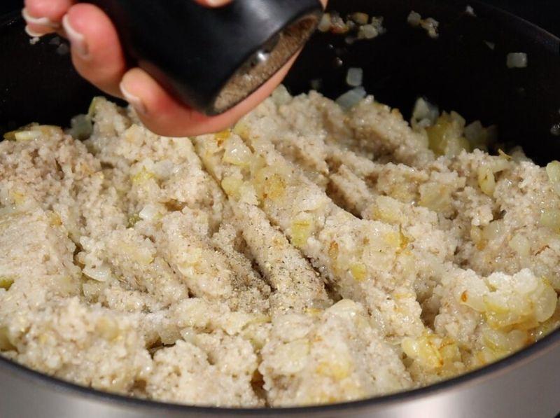 Останнім часом купую ячну крупу пачками: показую, як незвичайно готую її на сковороді