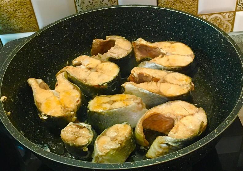 Готую швидко горбушу у сковороді. Смачна вечеря