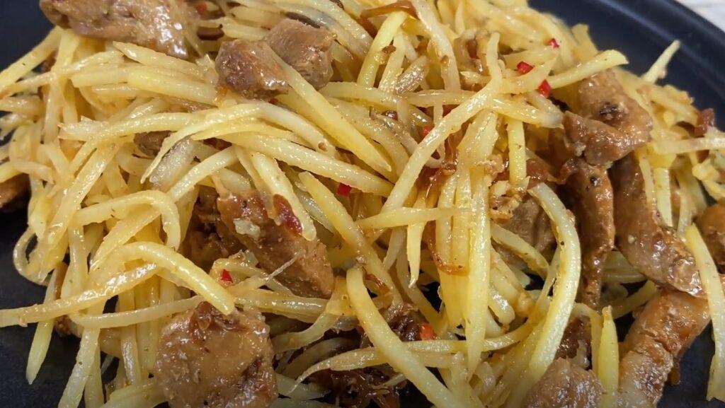Салат із найпростіших продуктів. Смачно і просто зі звичайної картоплі та м'яса