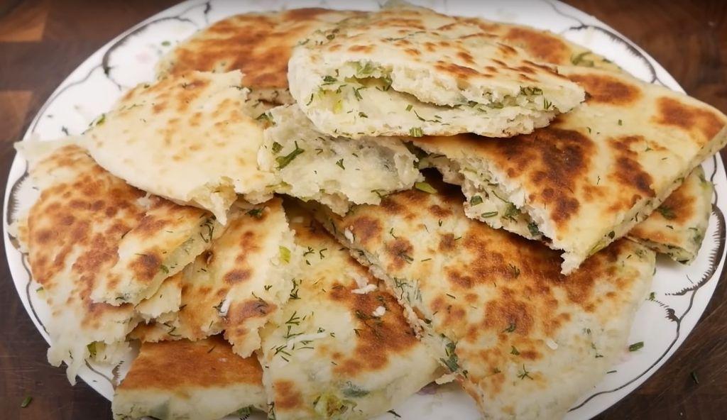 Пісні коржі із зеленню: смачні та ситні