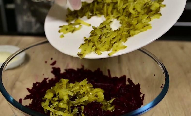 Простий, швидкий салат з буряка на кожен день