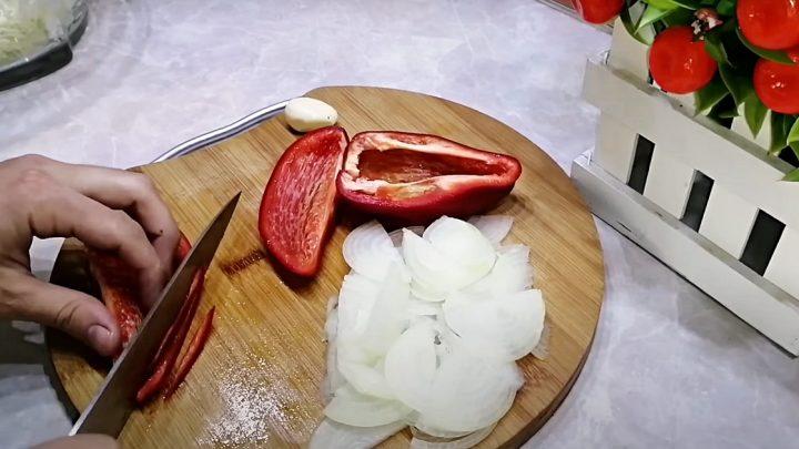 Пісний салат з капусти з буряком без майонезу