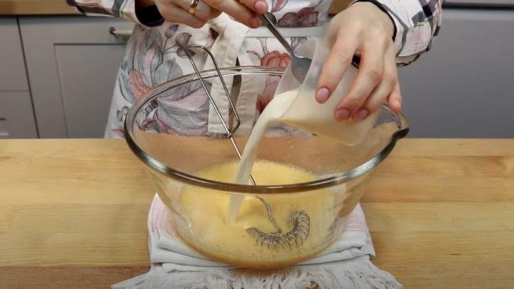 Пишні булочки з багато макової начинки