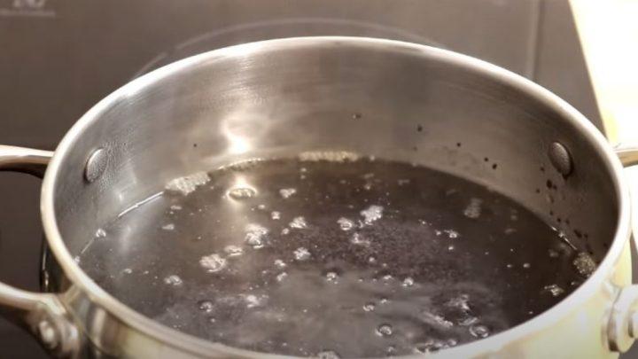Пишні булочки з багато макової начинки