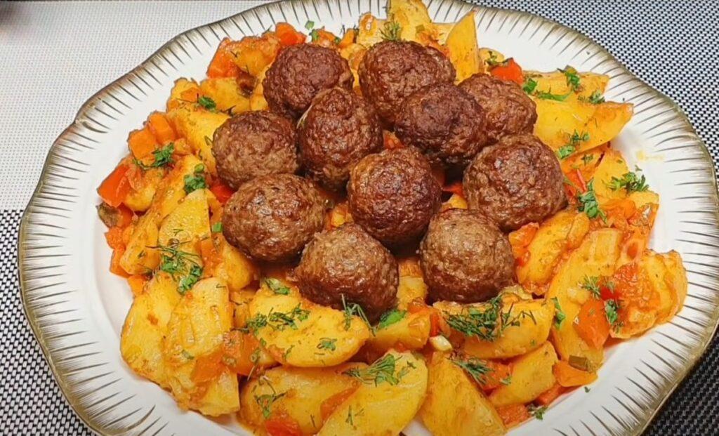 Смачна вечеря в одній сковороді. Проста та ситна страва з фаршу