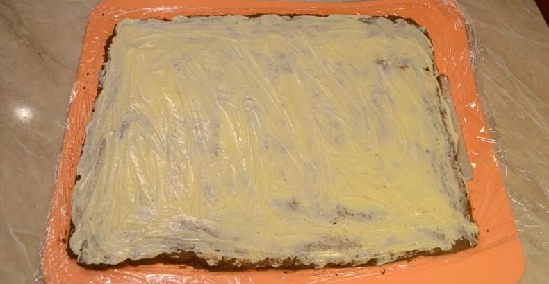 Як приготувати печінковий рулет з маслом, цибулею та морквою