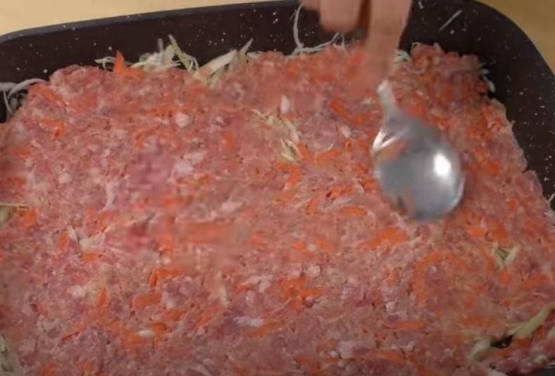 Виклала шарами і запекла. Вечеря із капусти з фаршем