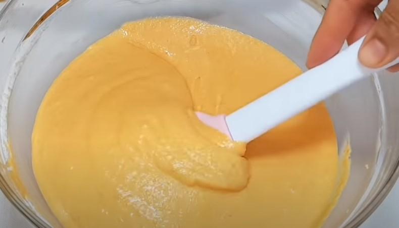 М'який морквяний пиріг з родзинками