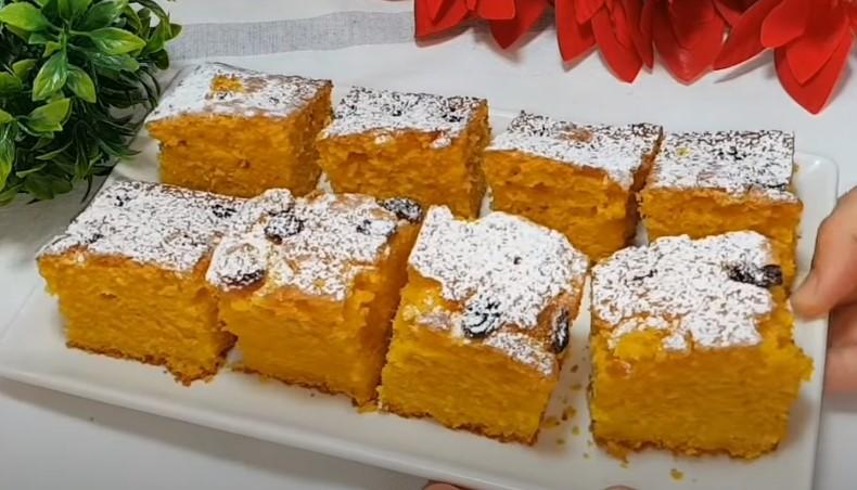 М'який морквяний пиріг з родзинками