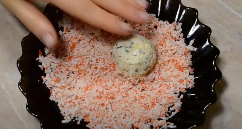 Закуска «крабові кульки» із сиром та крабовими паличками
