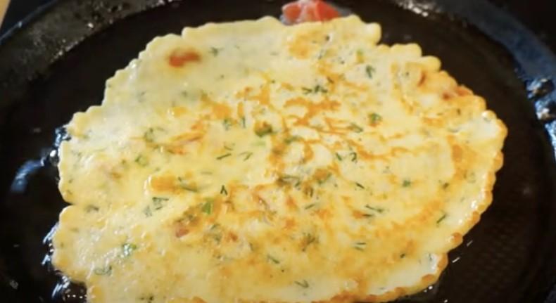 Млинці з сиром та овочами. Швидка та смачна вечеря