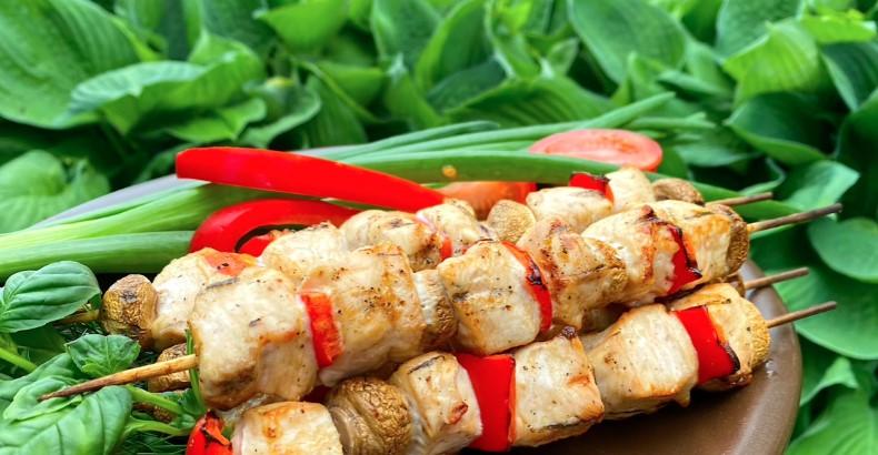 Покажу, як приготувати соковитий шашлик із курячої грудки