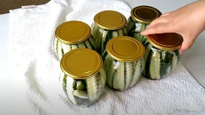 Мариновані огірки з естрагоном. Ця зелень надає приголомшливий аромат
