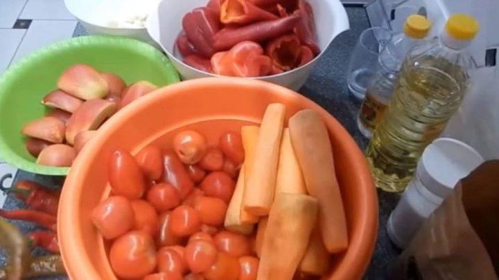 Томатний соус з перцем і морквою на зиму