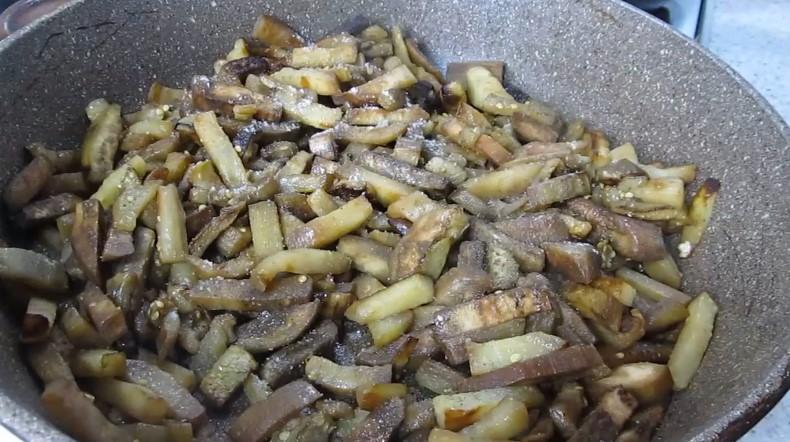 Я готова їсти це щодня, настільки смачно виходить. Вечеря на сковороді