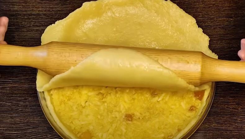 Яблучно-абрикосовий пиріг до чаю