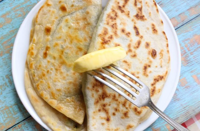 Як приготувати кутаби із зеленню та сиром