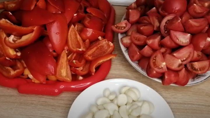 Подружки просять поділитися цим рецептом лечо на зиму
