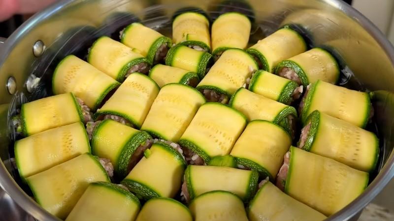 Кабачки з фаршем на сковороді, за смаком "як голубці"