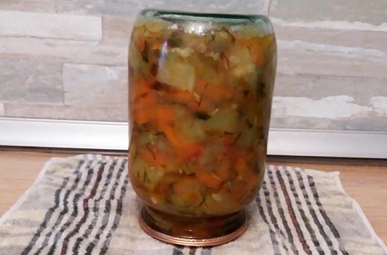 Тушковані кабачки з морквою, цибулею, помідорами та болгарським перцем на зиму