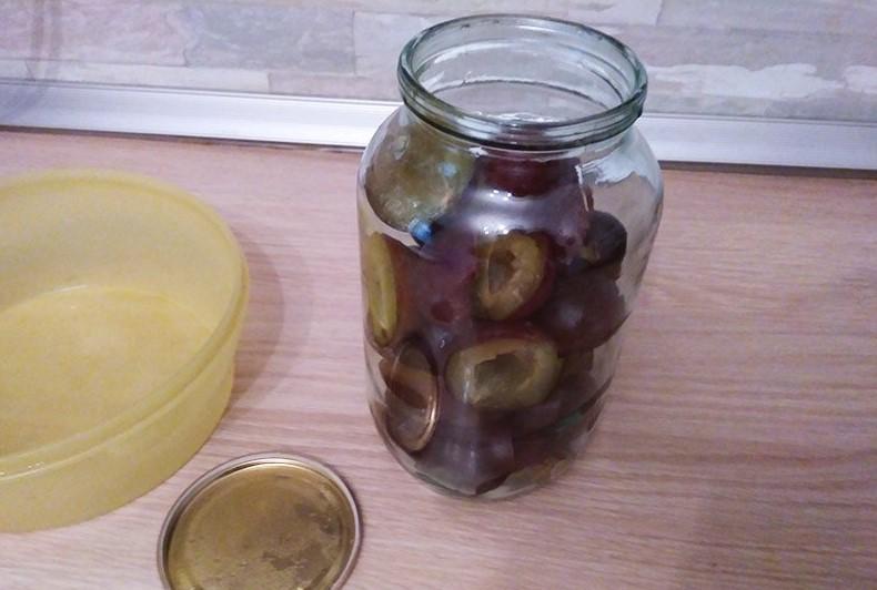Компот із сливи без кісточок. Заготівля на зиму