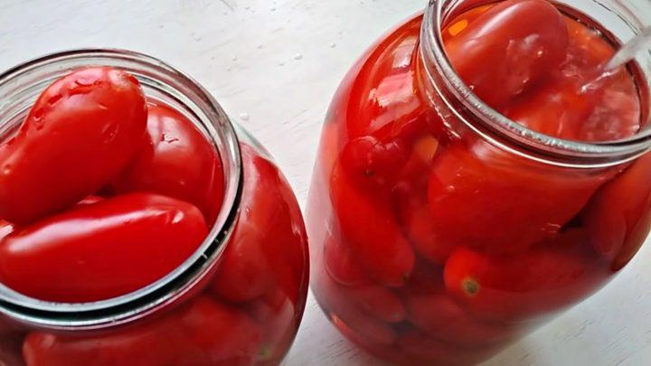 Прості мариновані помідори з часником на зиму