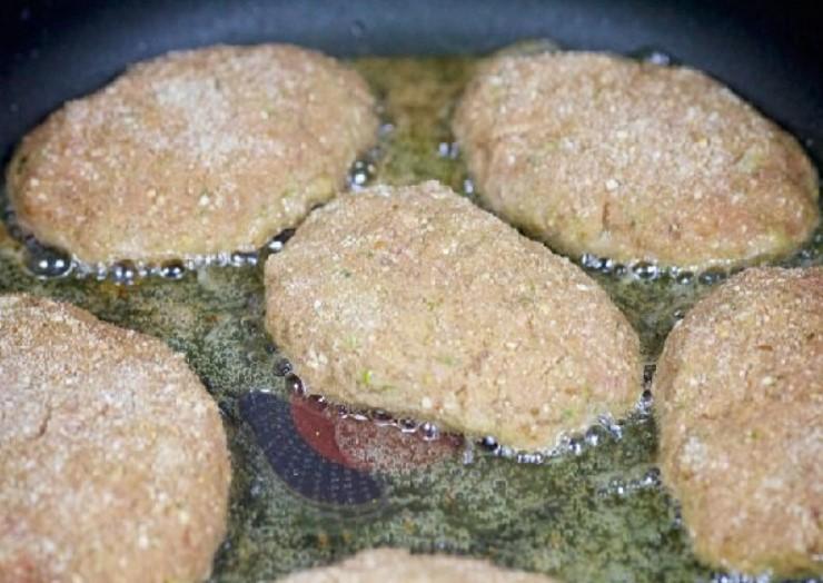 Смажені котлети із яловичого фаршу з кабачком