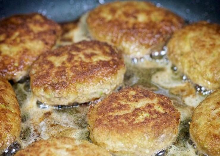 Смажені котлети із яловичого фаршу з кабачком
