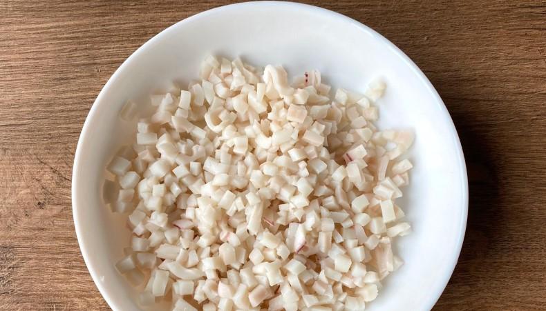 Елегантна закуска: печериці, фаршировані морепродуктами
