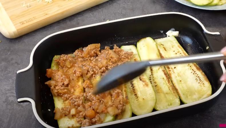 Готую все літо. Лазанья із кабачків з фаршем і помідорами