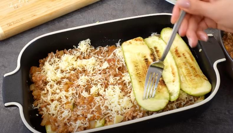Готую все літо. Лазанья із кабачків з фаршем і помідорами