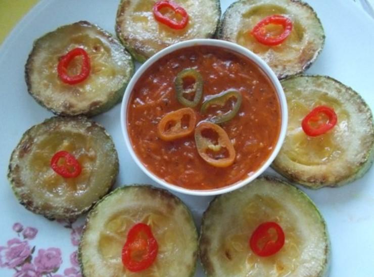 Смажені кабачки кружечками у томатному соусі