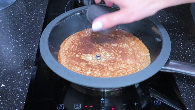 Кабачковий млинець з начинкою на сніданок