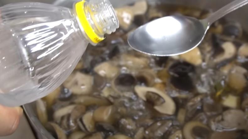 Мариновані гриби з часником і кропом на зиму