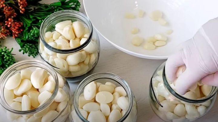 Такого смачного часнику я давно не їла. Маринований часник на зиму