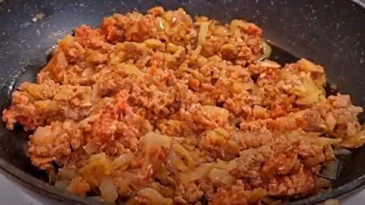 Кабачкові млинці з м'ясною начинкою
