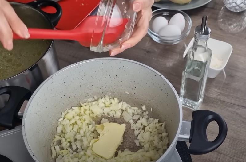 Смачний грузинський суп з курки. Поживний та насичений бульйон
