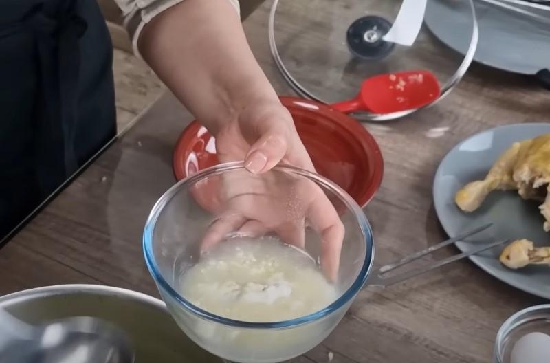 Смачний грузинський суп з курки. Поживний та насичений бульйон