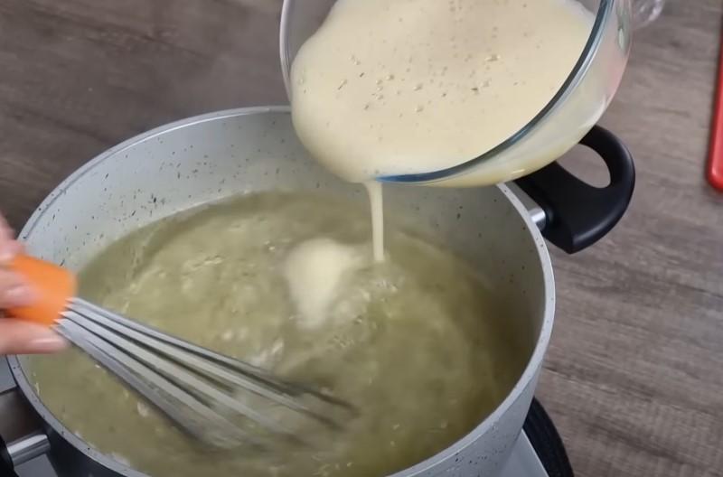 Смачний грузинський суп з курки. Поживний та насичений бульйон