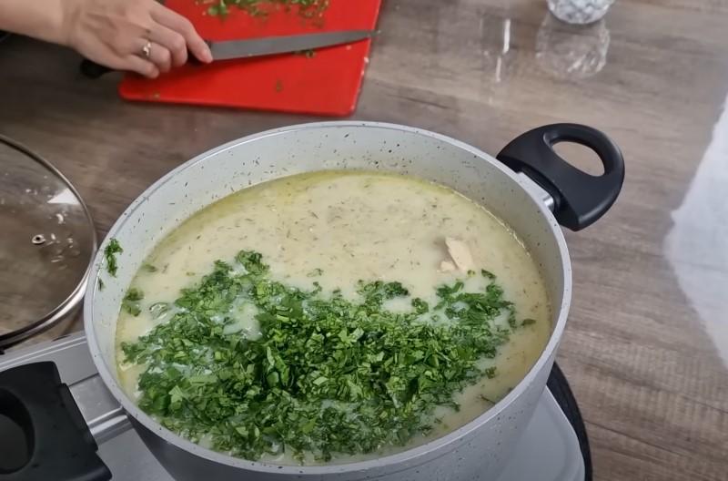 Смачний грузинський суп з курки. Поживний та насичений бульйон