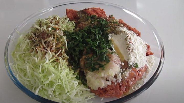 М'ясні човники з капустою і картопляним пюре