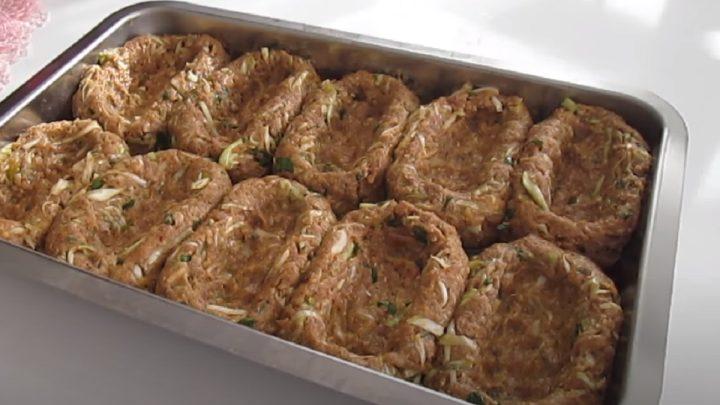 М'ясні човники з капустою і картопляним пюре