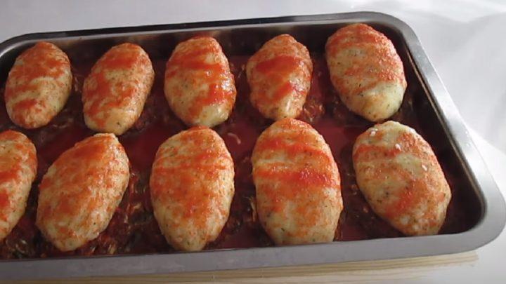 М'ясні човники з капустою і картопляним пюре